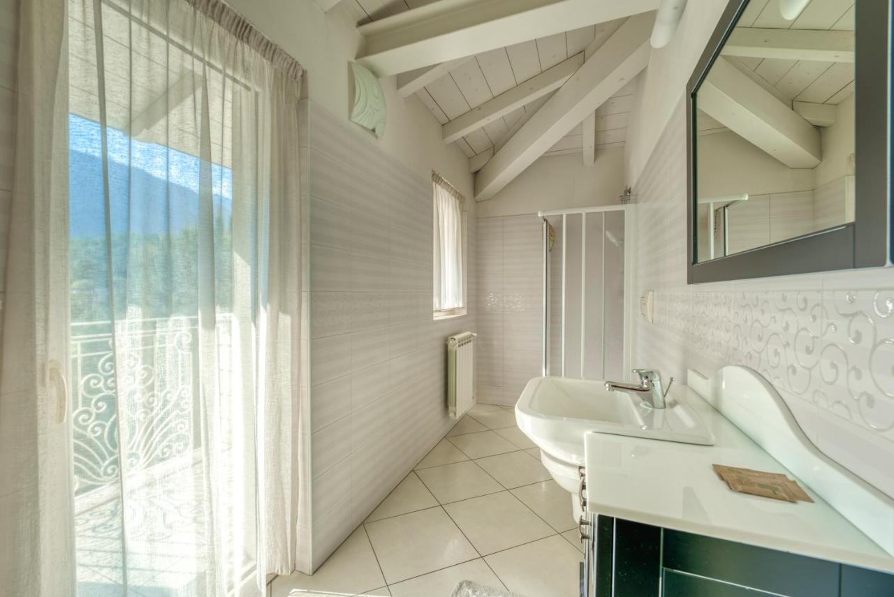 Villa Liberty Darfo Boario Terme ภายนอก รูปภาพ