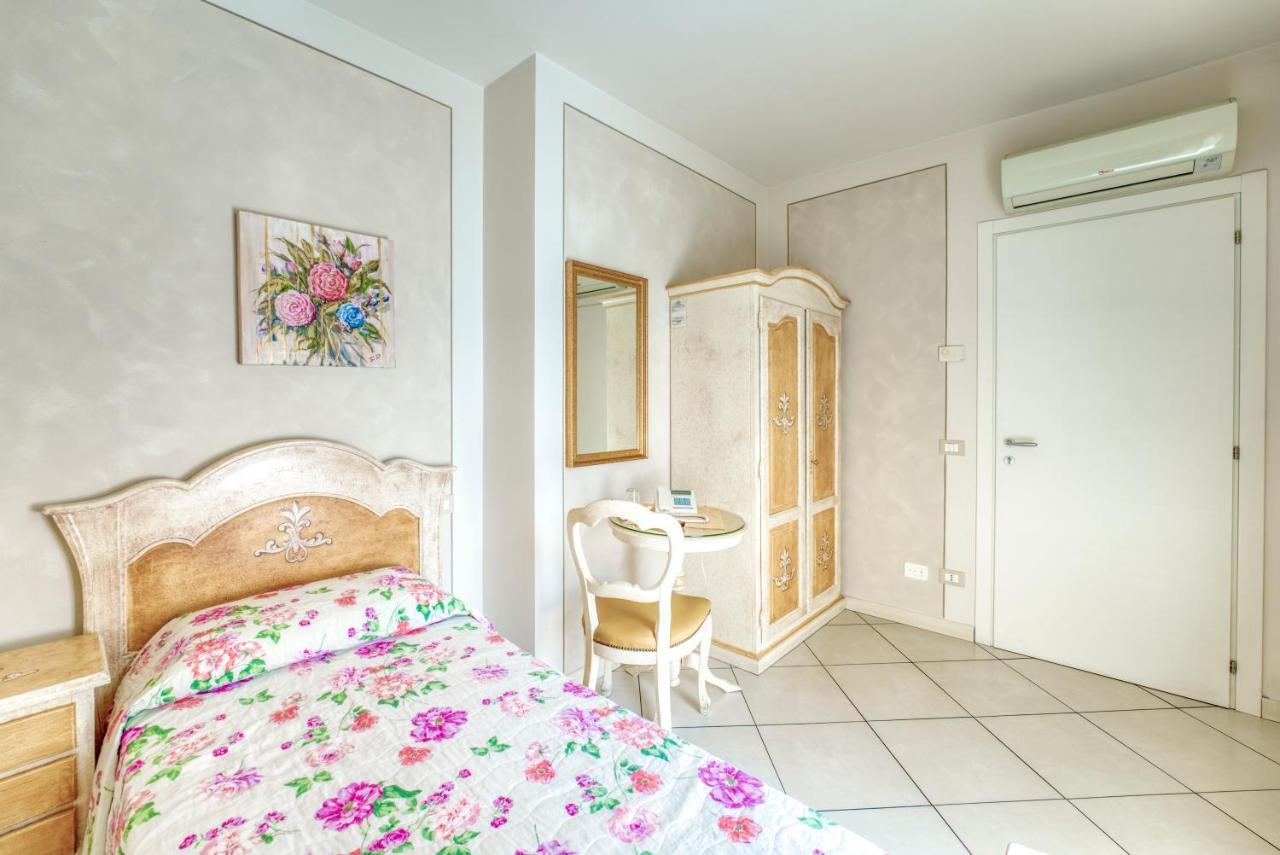 Villa Liberty Darfo Boario Terme ภายนอก รูปภาพ